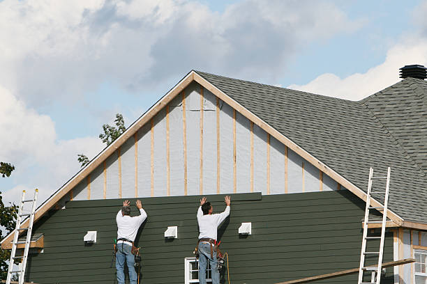 Professional Siding technician working in Cape Coral, FL